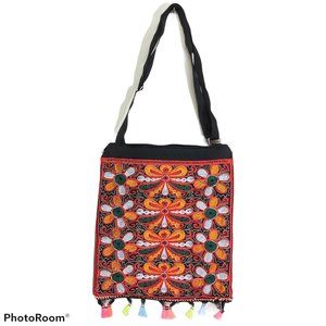 Crossbody embroidered messenger bag NWOT tribal